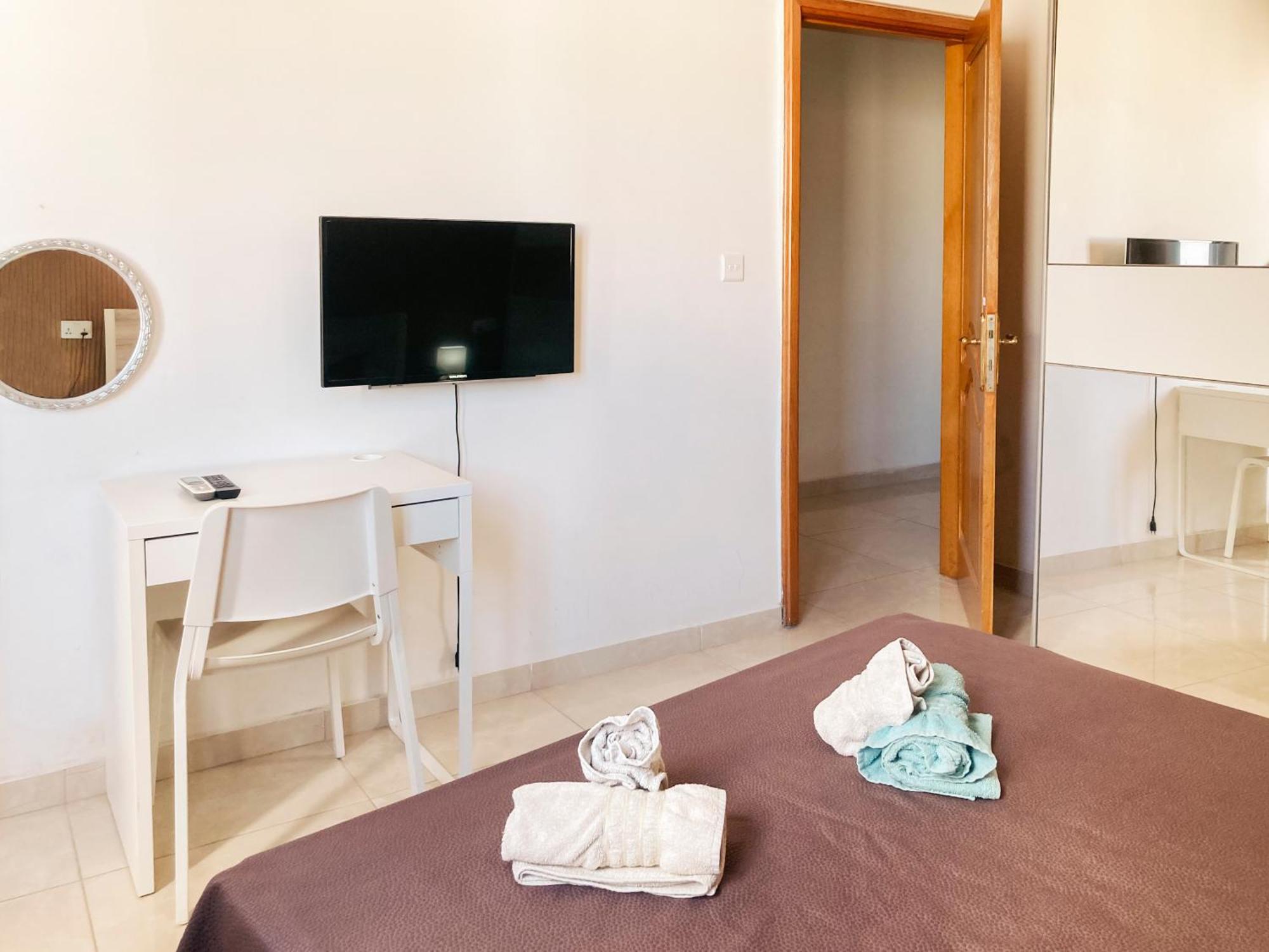 Xl Central Home - Sleeps 10 People Pietà Екстериор снимка
