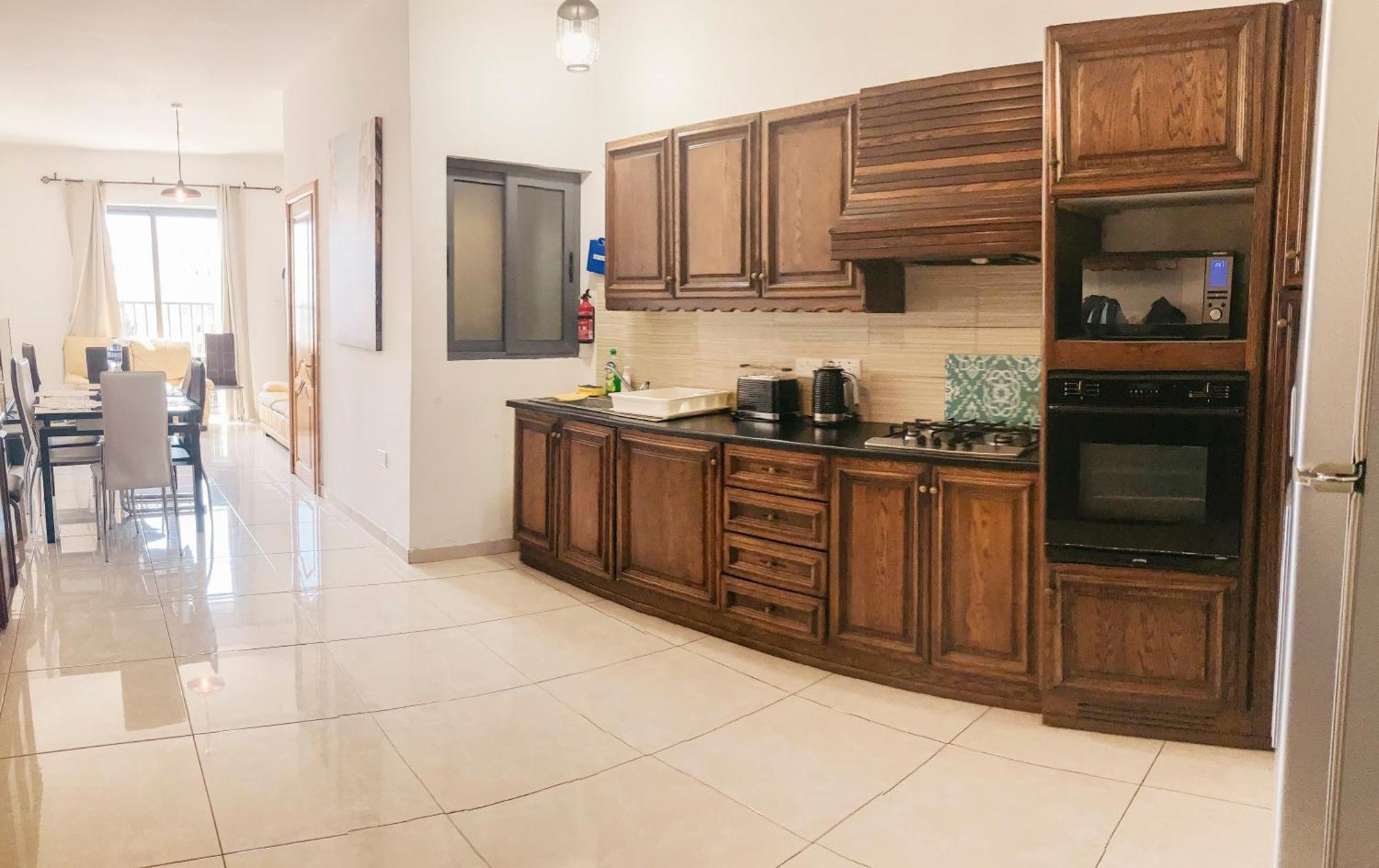 Xl Central Home - Sleeps 10 People Pietà Екстериор снимка