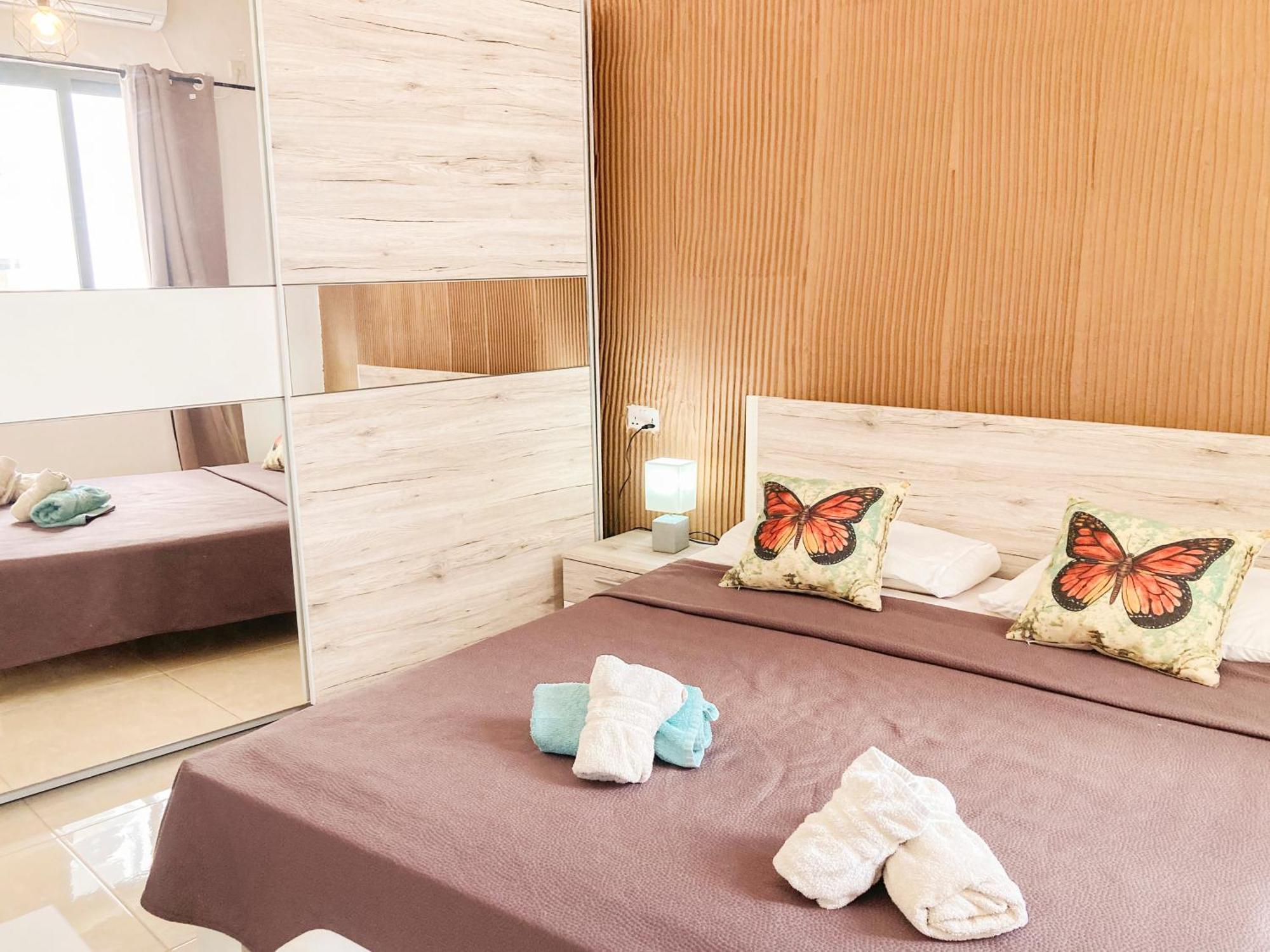 Xl Central Home - Sleeps 10 People Pietà Екстериор снимка