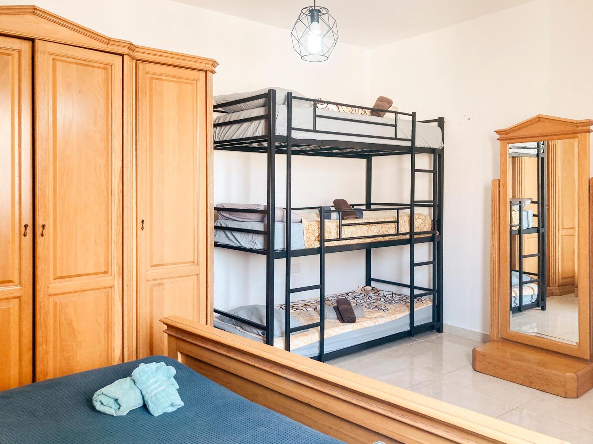 Xl Central Home - Sleeps 10 People Pietà Екстериор снимка