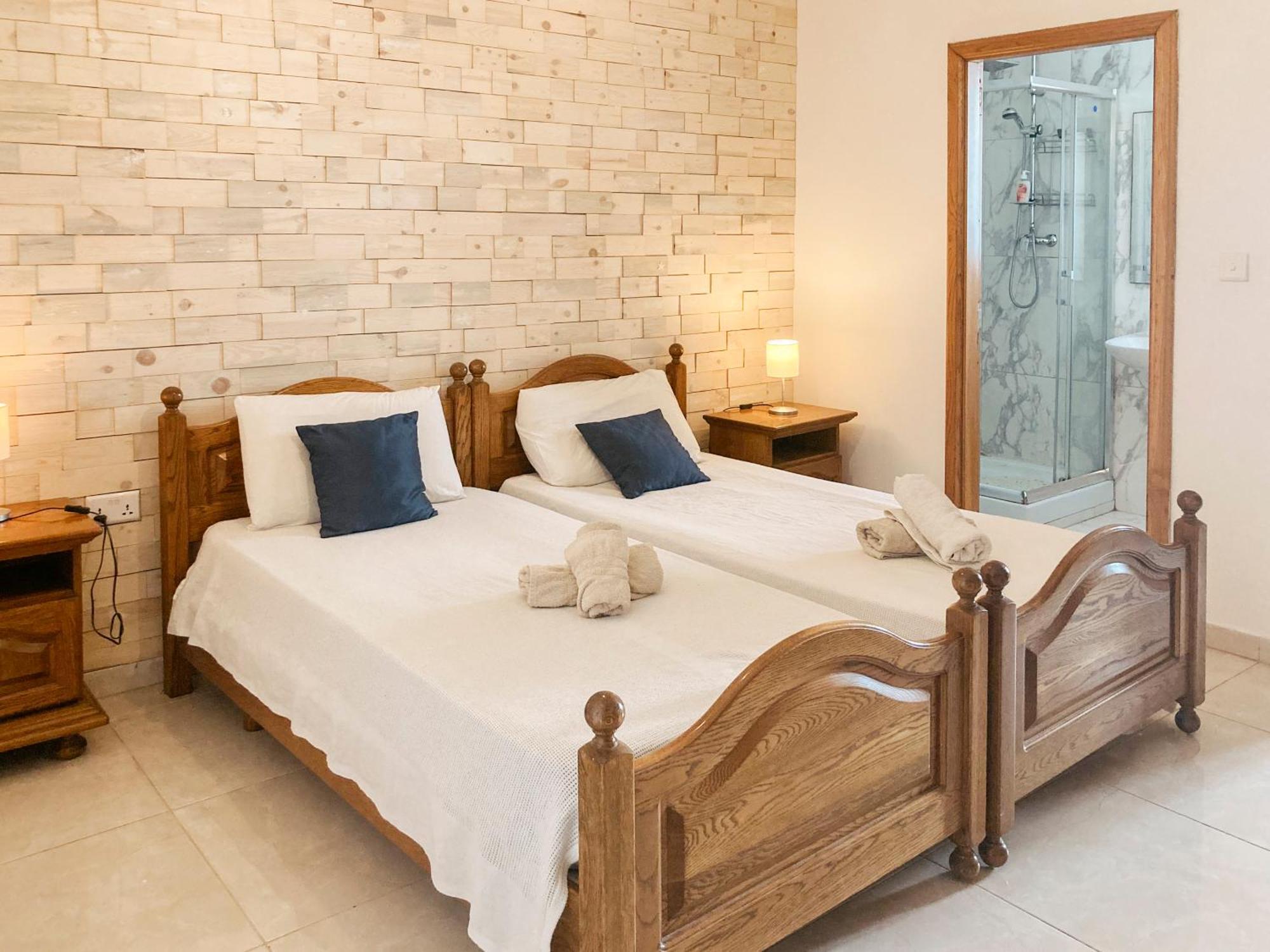 Xl Central Home - Sleeps 10 People Pietà Екстериор снимка