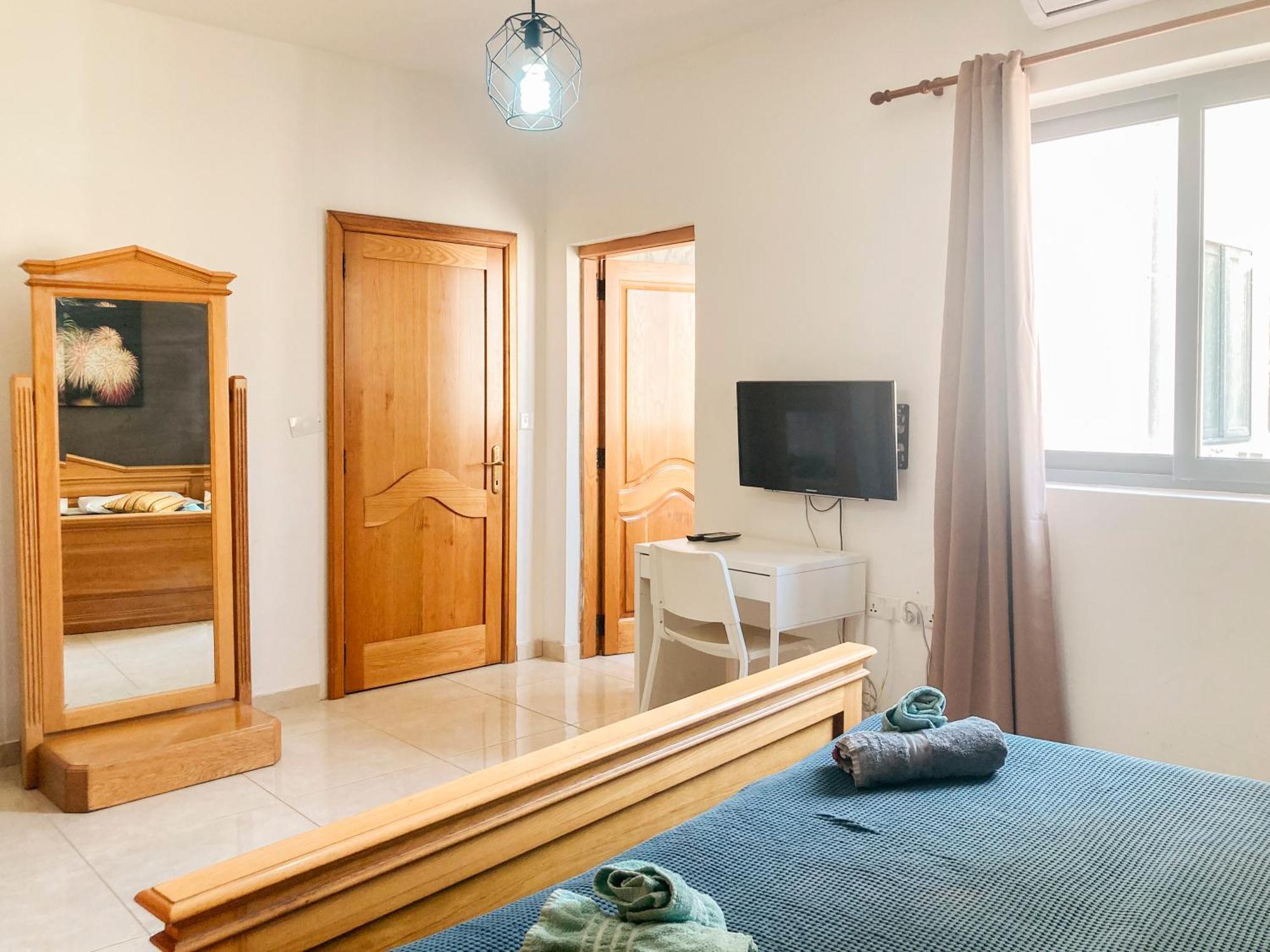 Xl Central Home - Sleeps 10 People Pietà Екстериор снимка