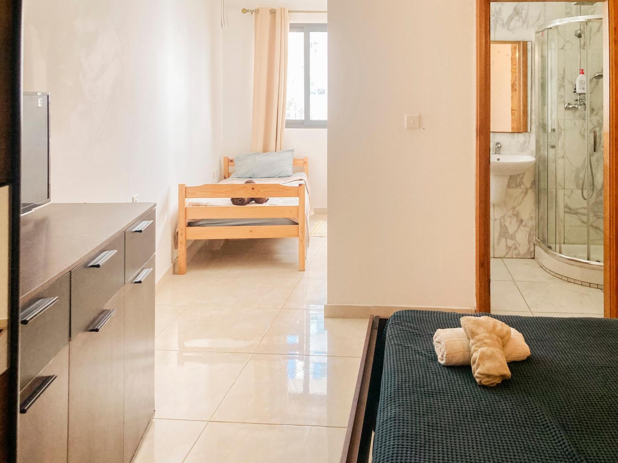 Xl Central Home - Sleeps 10 People Pietà Екстериор снимка