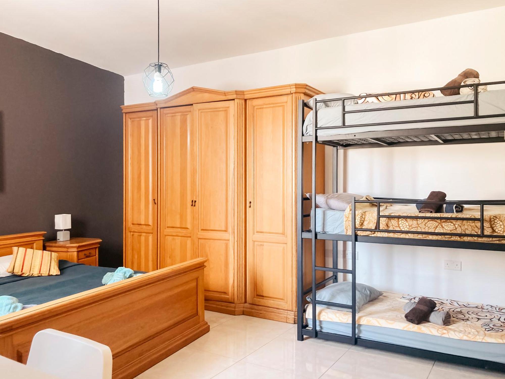 Xl Central Home - Sleeps 10 People Pietà Екстериор снимка