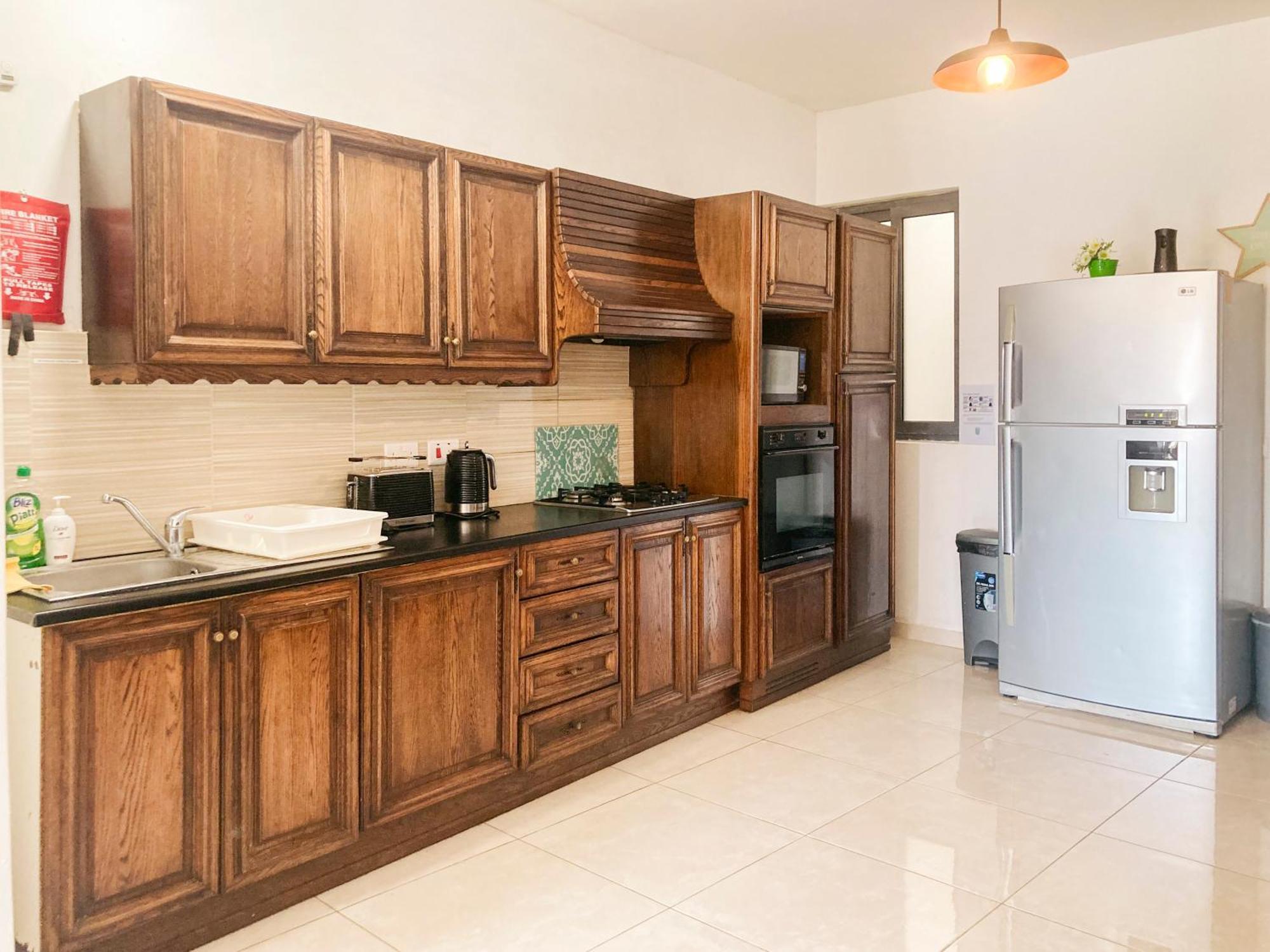 Xl Central Home - Sleeps 10 People Pietà Екстериор снимка