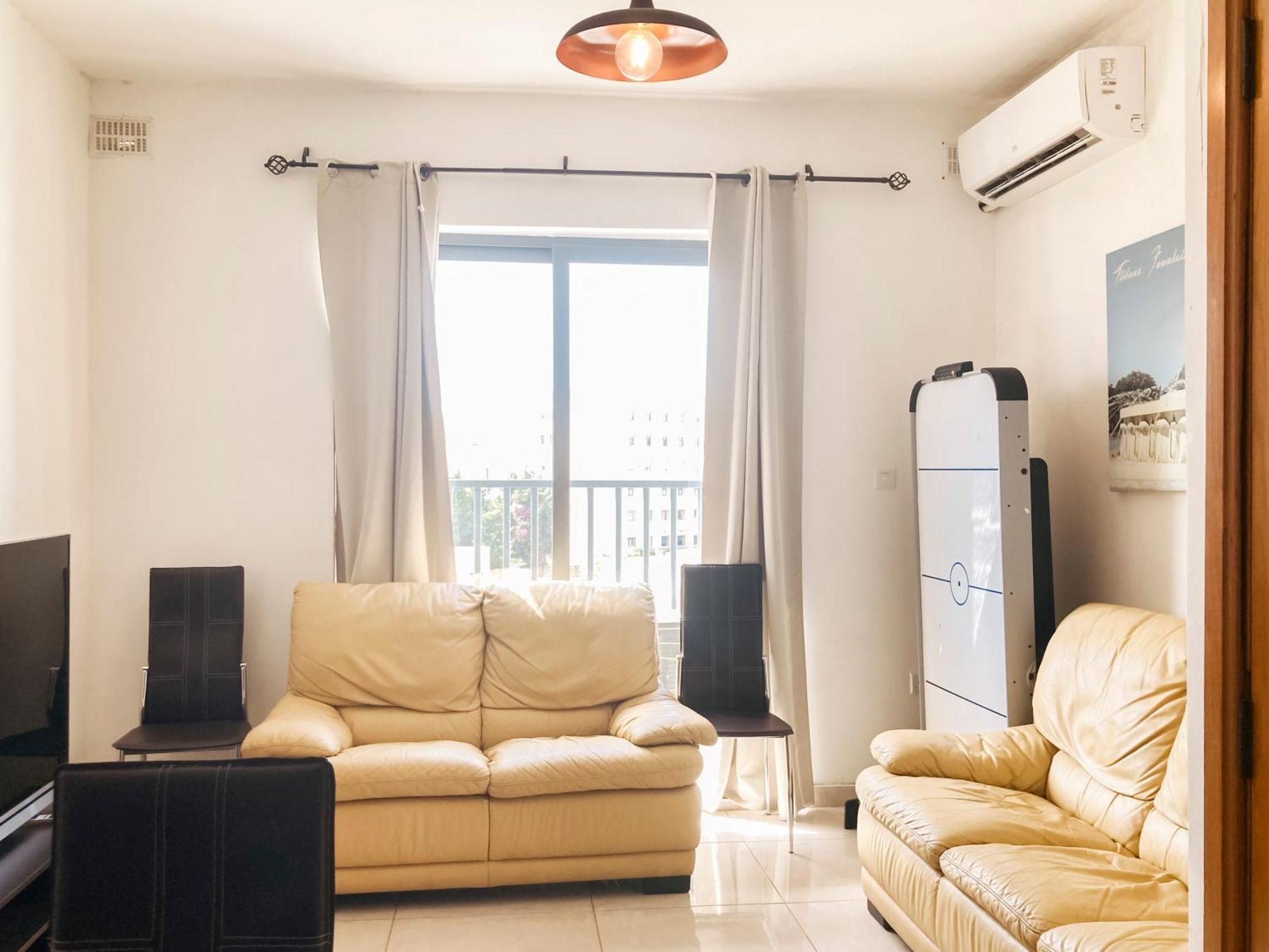 Xl Central Home - Sleeps 10 People Pietà Екстериор снимка
