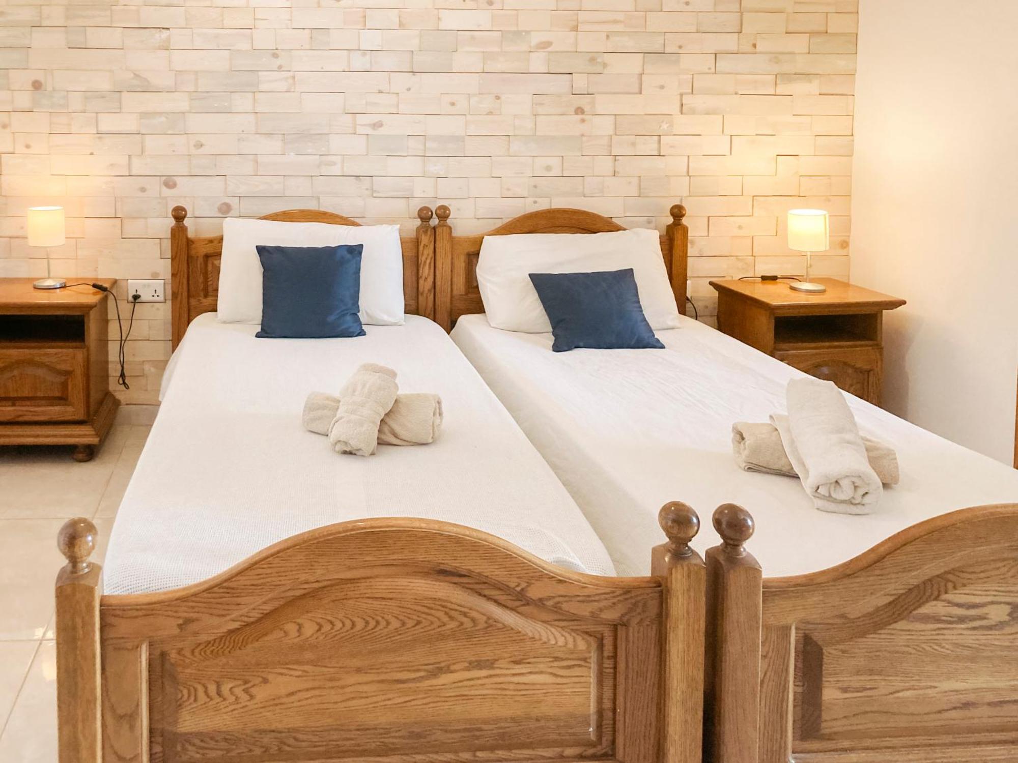Xl Central Home - Sleeps 10 People Pietà Екстериор снимка
