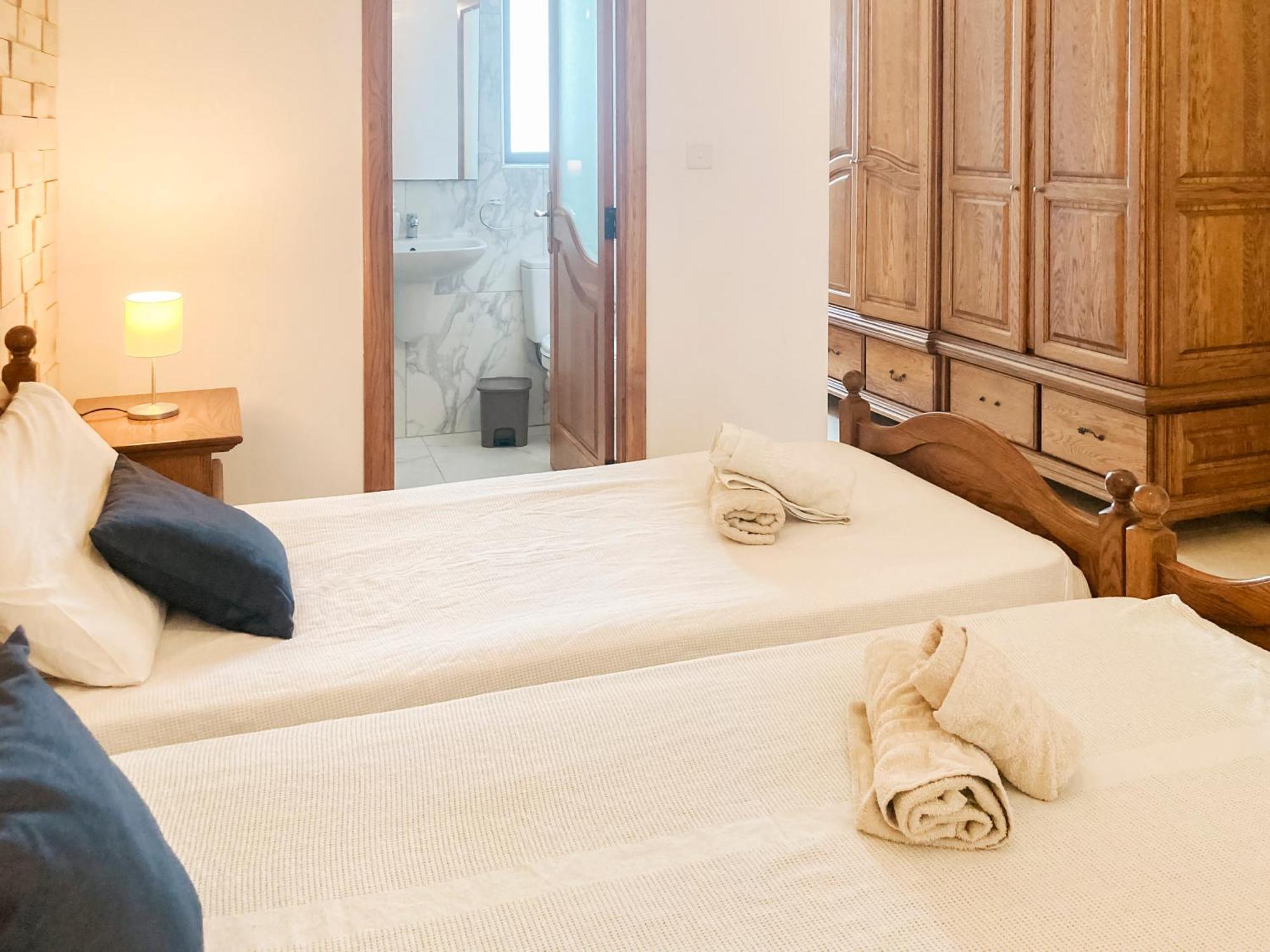 Xl Central Home - Sleeps 10 People Pietà Екстериор снимка