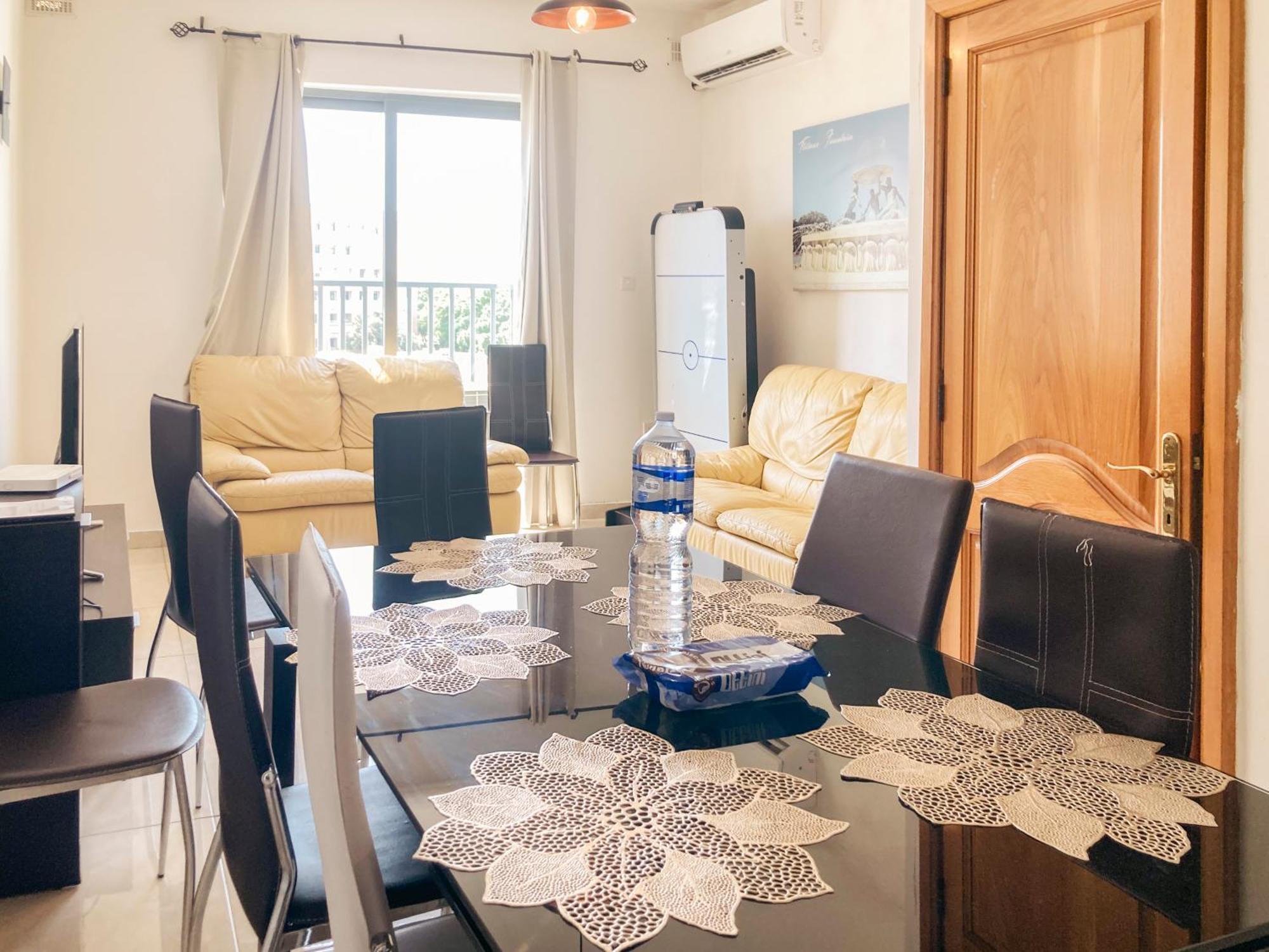 Xl Central Home - Sleeps 10 People Pietà Екстериор снимка