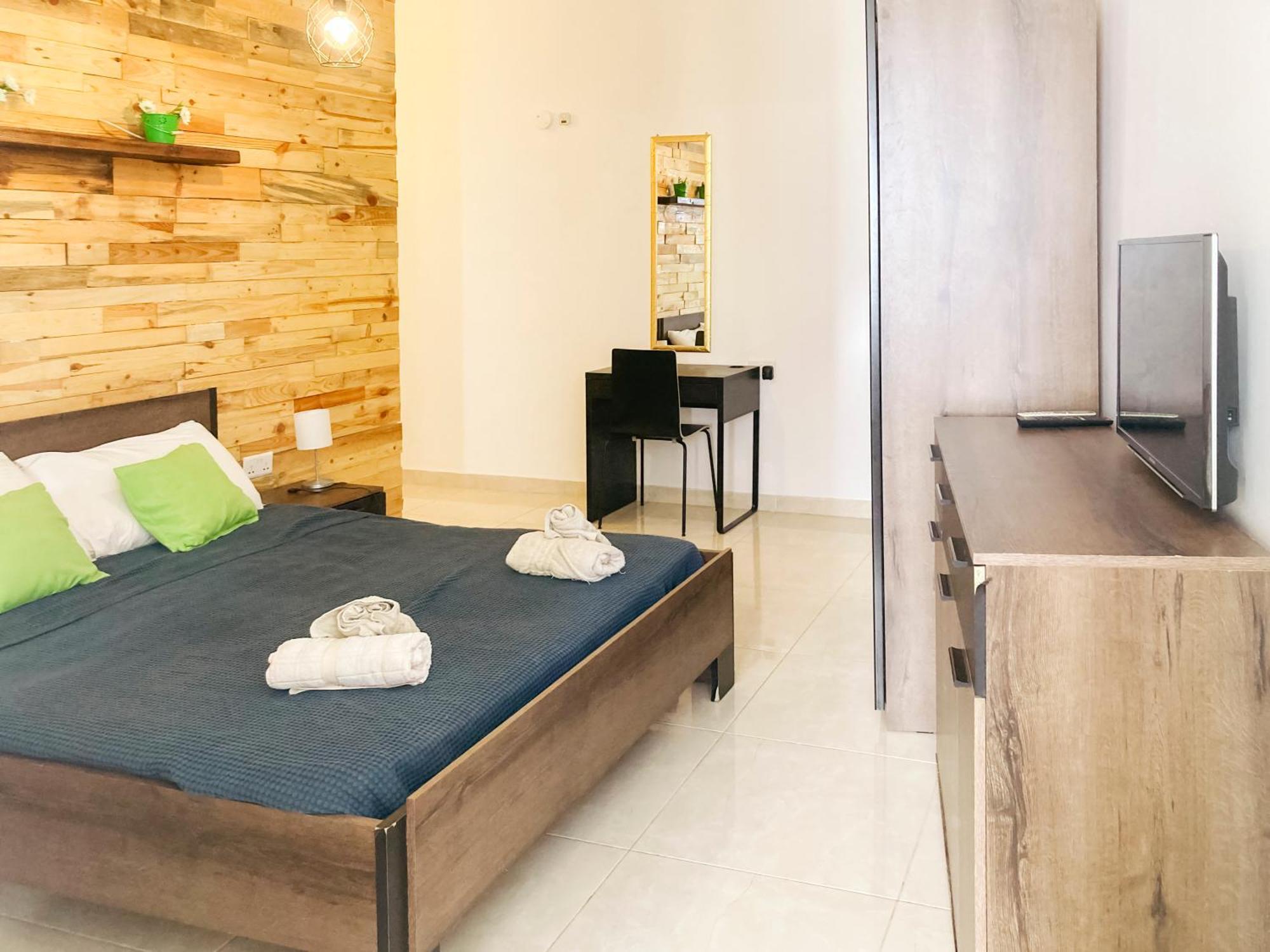 Xl Central Home - Sleeps 10 People Pietà Екстериор снимка
