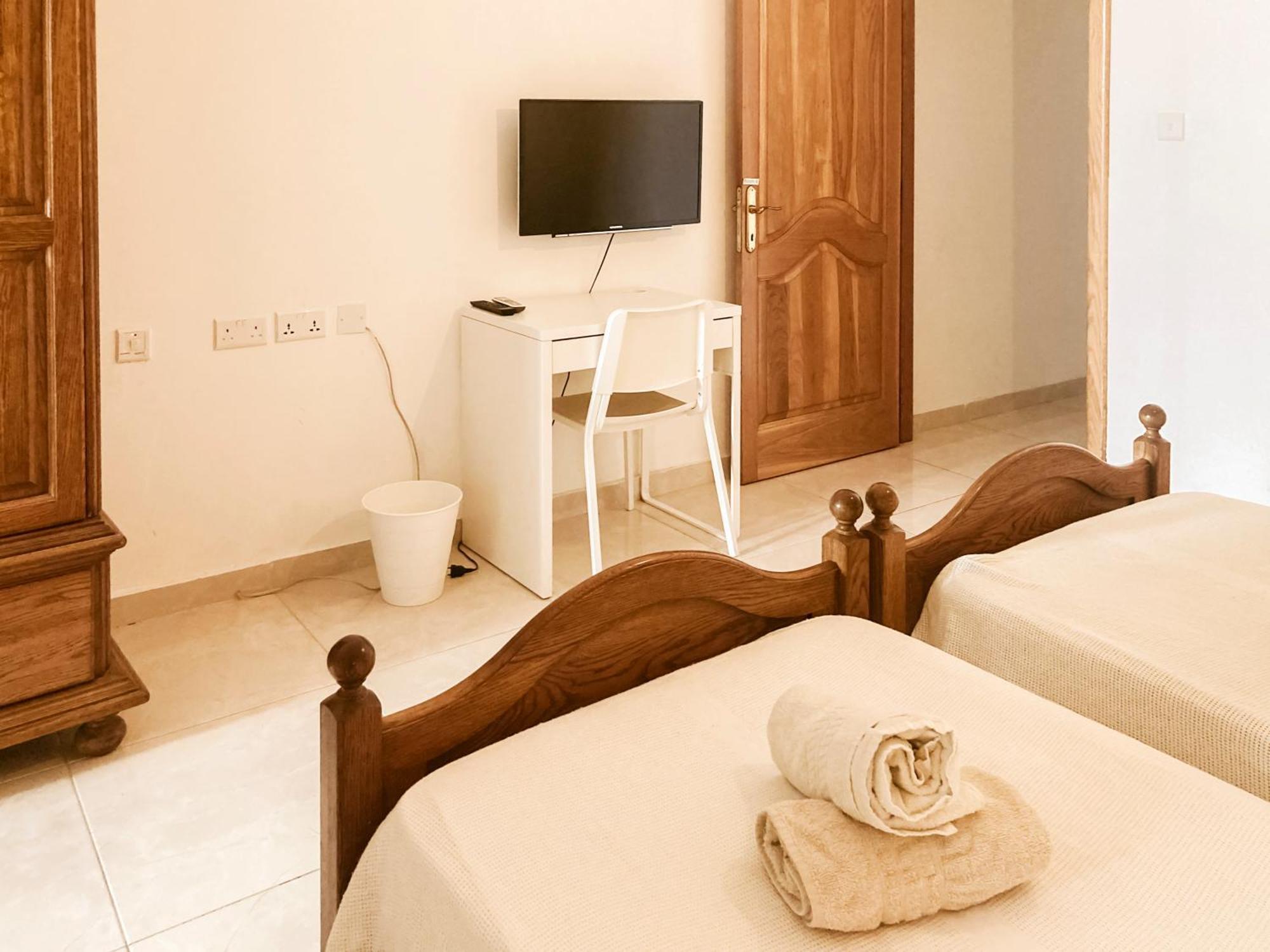 Xl Central Home - Sleeps 10 People Pietà Екстериор снимка
