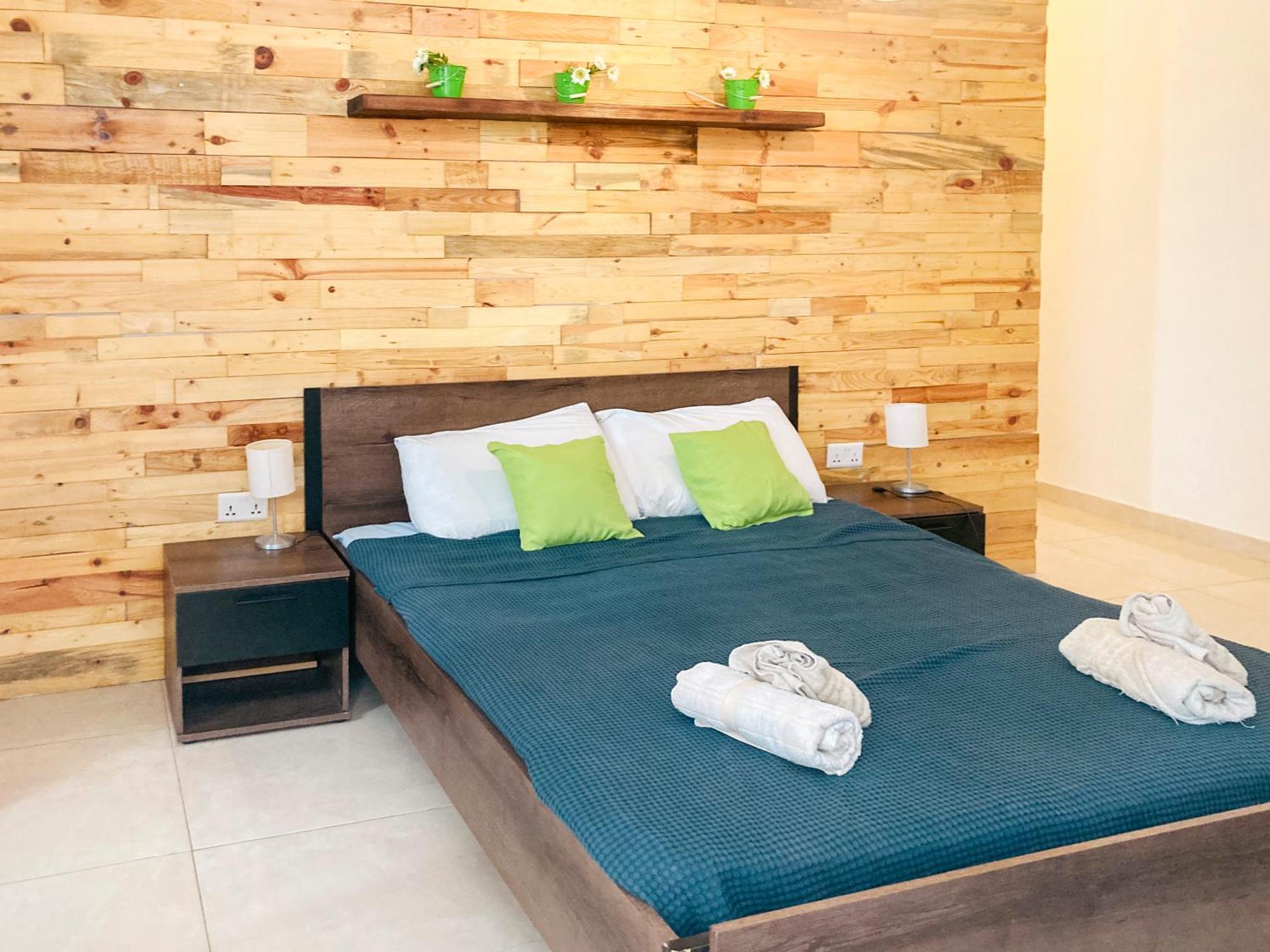 Xl Central Home - Sleeps 10 People Pietà Екстериор снимка
