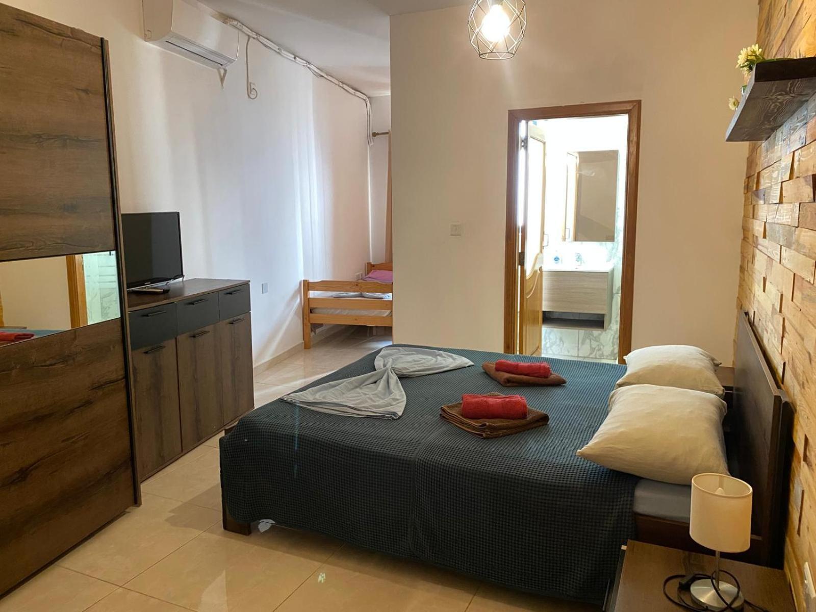 Xl Central Home - Sleeps 10 People Pietà Екстериор снимка